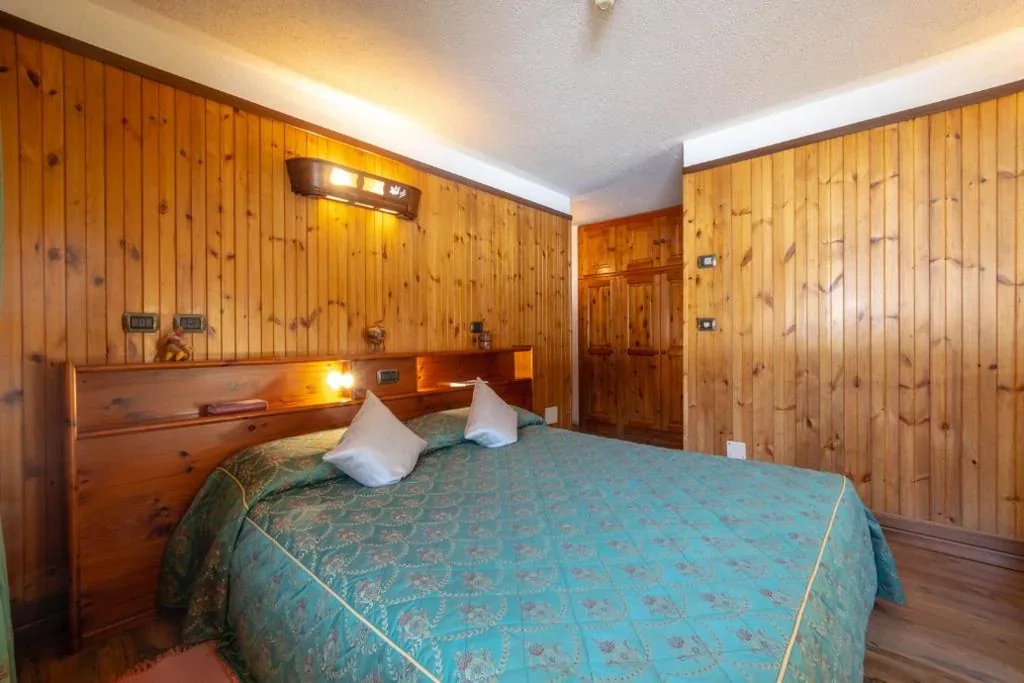 Standard Double Room — Hotel Bouton D’Or – Cogne