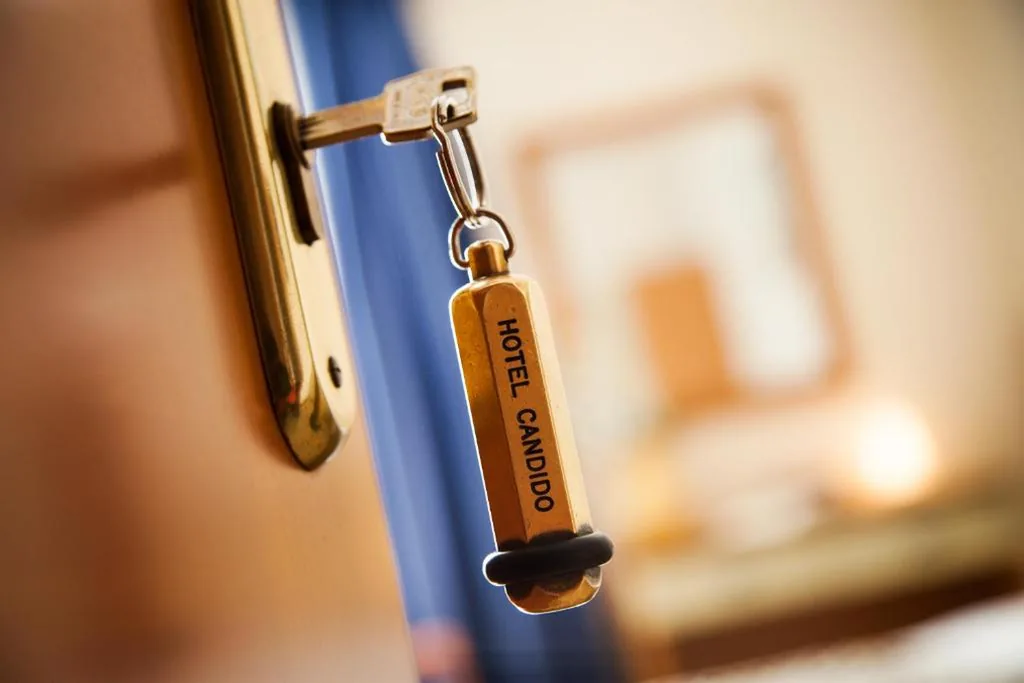 Camera Matrimoniale Standard — Hotel Candido