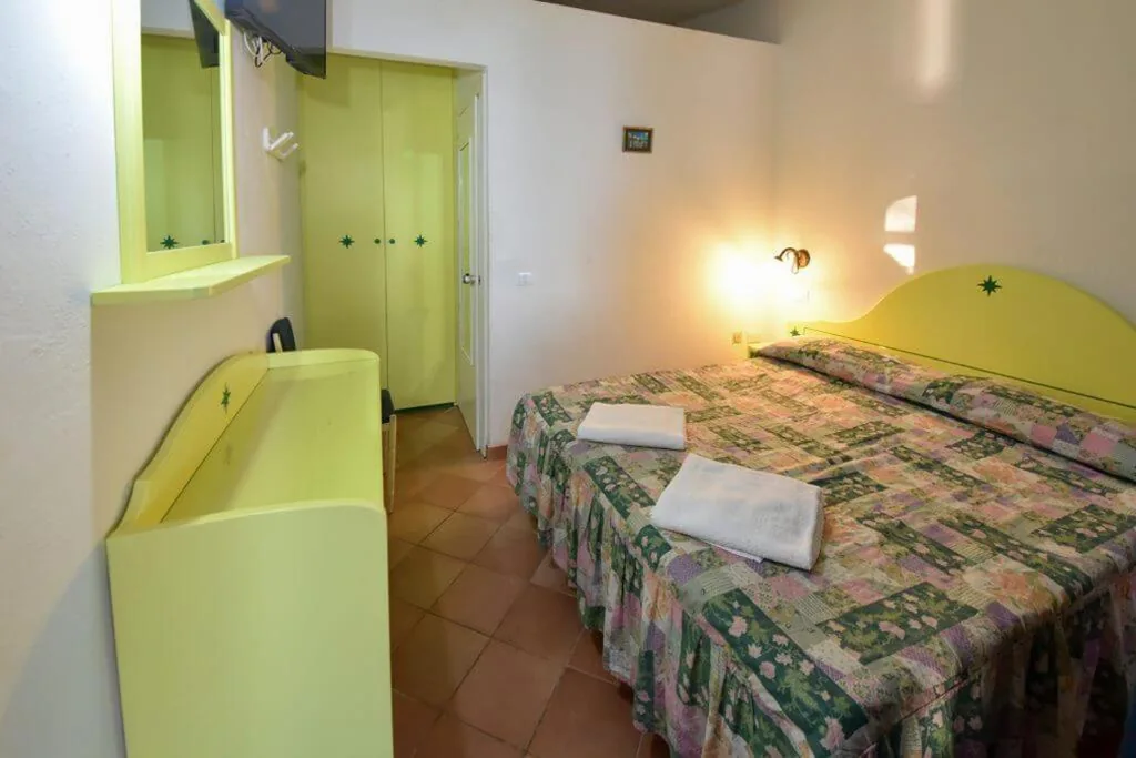 Standard Double Room — Hotel Club Torre Capovento
