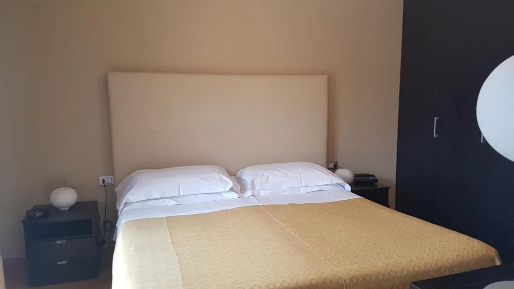 Camera Matrimoniale Standard — Hotel Corso Alaxi Hotels