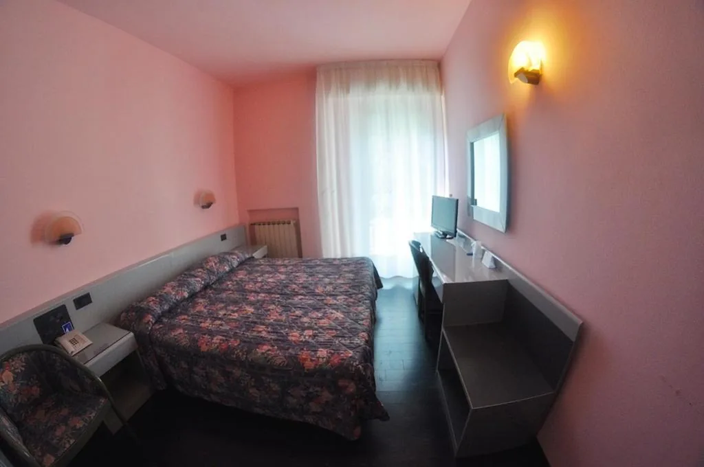 Camera Matrimoniale Standard — Hotel Cristallo
