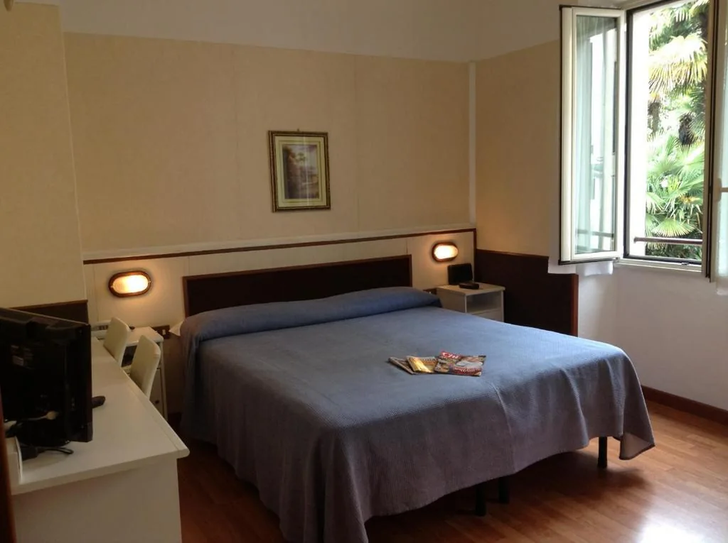 Standard Double Room — Hotel Eden