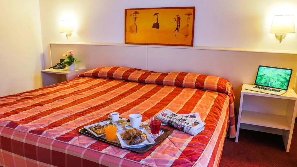 Camera Matrimoniale Standard — Hotel Gallia