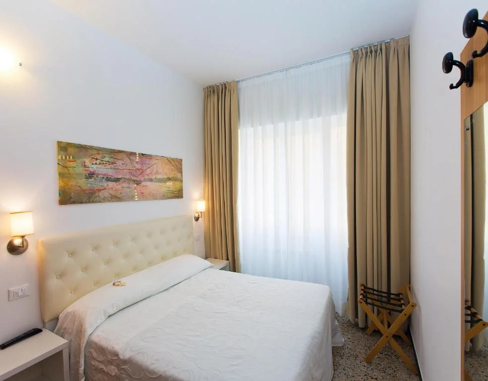 Standard Double Room — Hotel Mainè