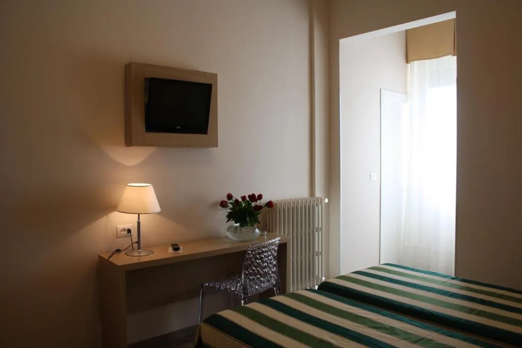 Camera Matrimoniale Standard — Hotel Napoleon