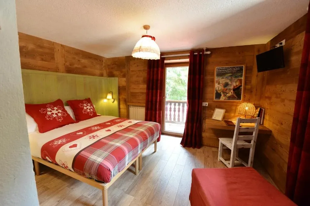 Standard Double Room — Hotel Petit Dahu – Chambres et Restaurant