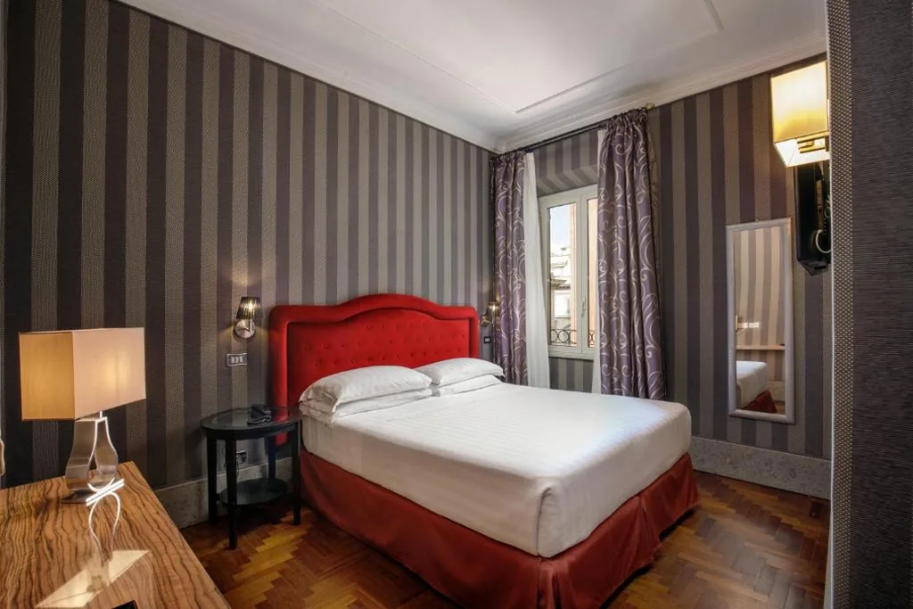 Standard Double Room — Hotel Royal Court