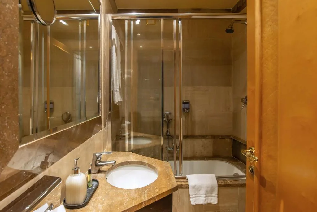 Camera Matrimoniale Standard — Hotel White