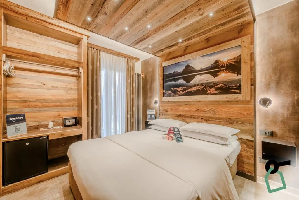 Standard Double Room — Hotiday Sauze Centro