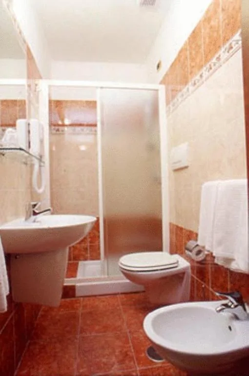 Camera Matrimoniale Standard — Incantoromano guest house