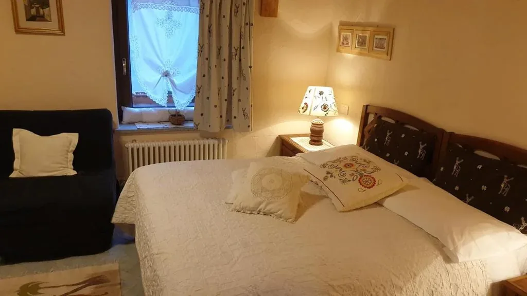 Standard Double Room — Maison Du-Noyer Chambres et Tables d’Hotes