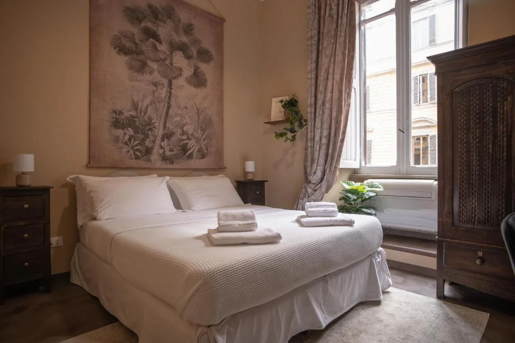 Standard Double Room — Mansio Gracchi Rooms – Rome City Center