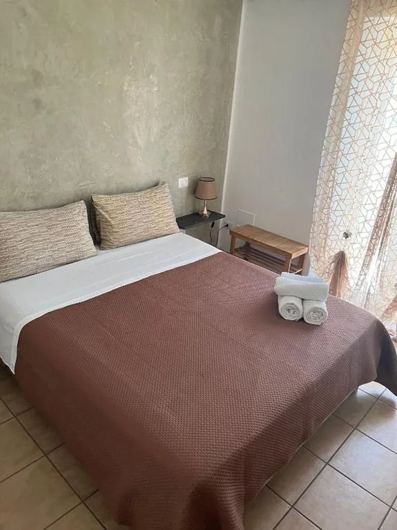 Standard Double Room — Mondo House