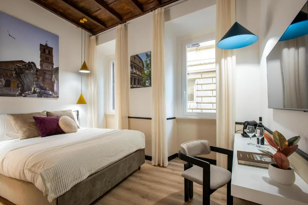 Standard Double Room — Pantheon Suites Rome 1