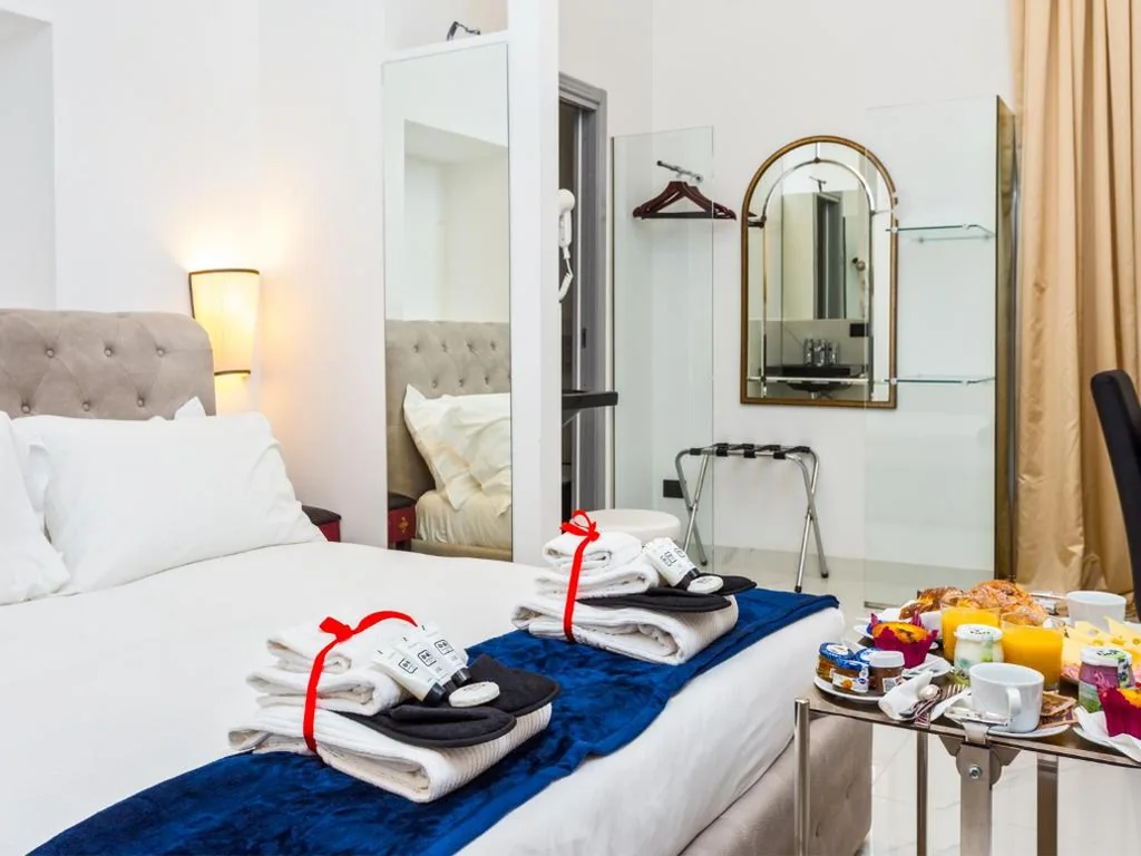 Camera Matrimoniale Standard — Queen Palace Suites