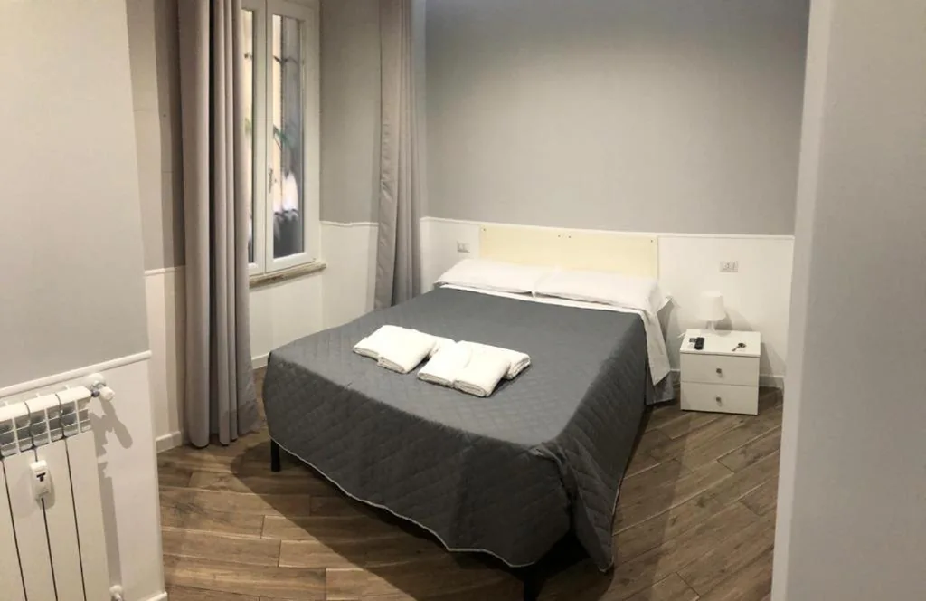 Standard Double Room — Rent Rooms Colosseum