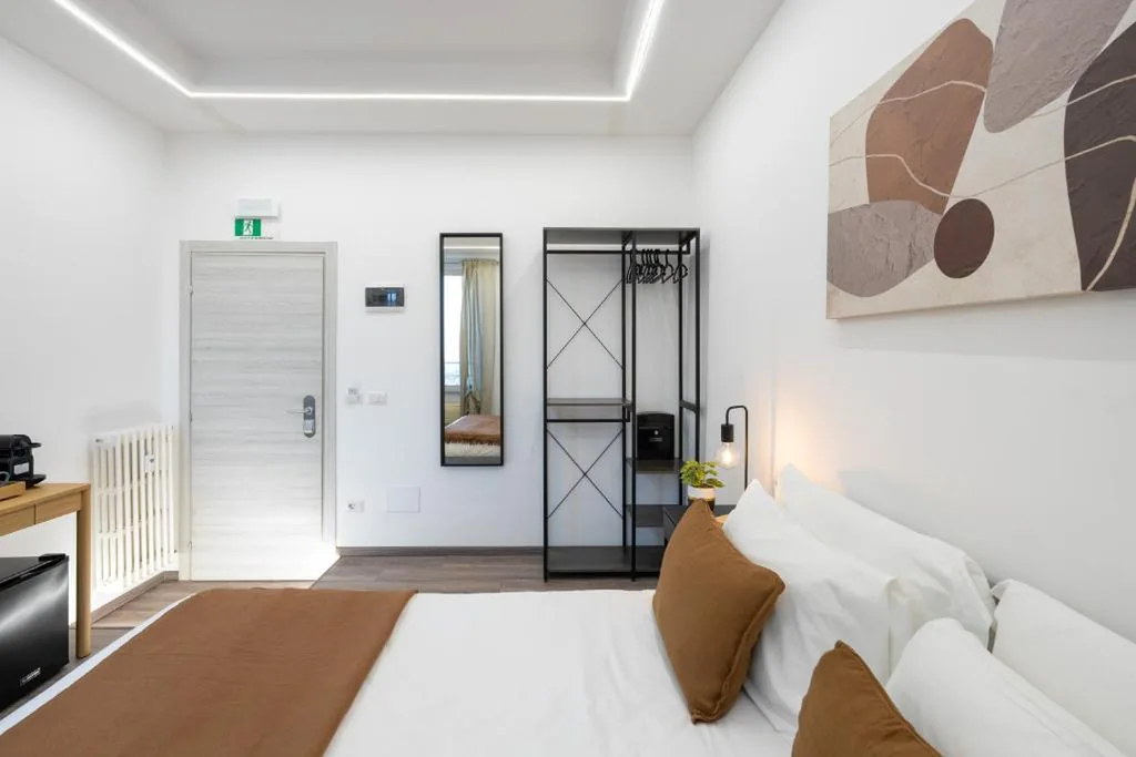 Camera Matrimoniale Standard — ReRent Rooms – 36 Trionfale Guesthouse