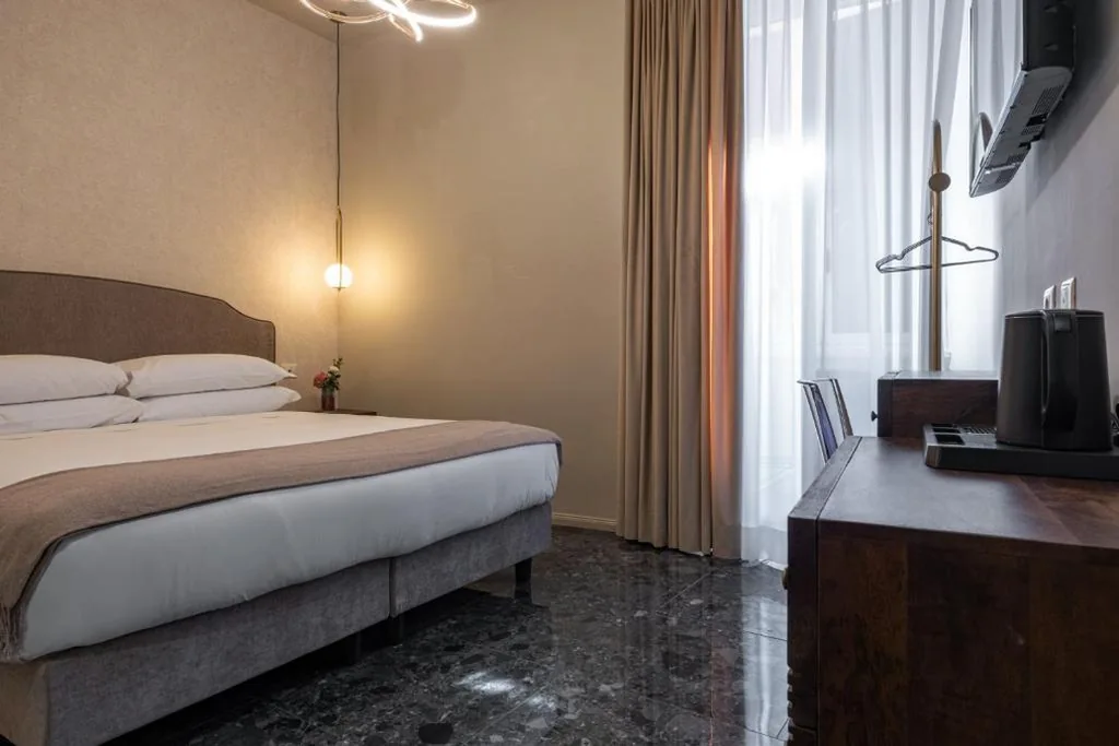 Standard Double Room — Roma suite hotel
