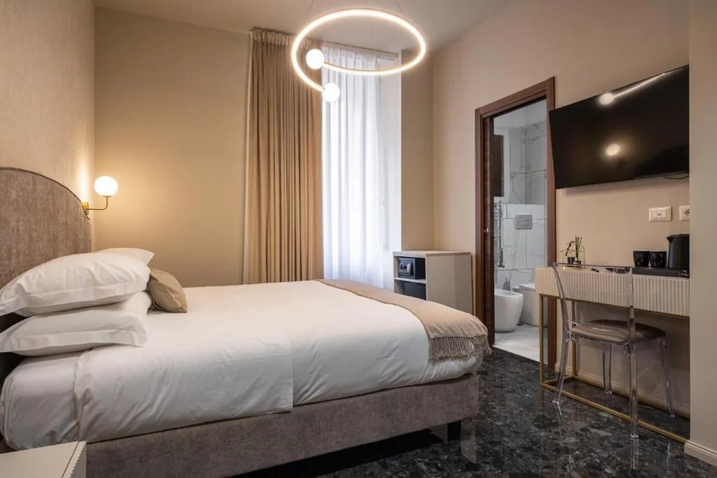 Standard Double Room — Roma suite hotel