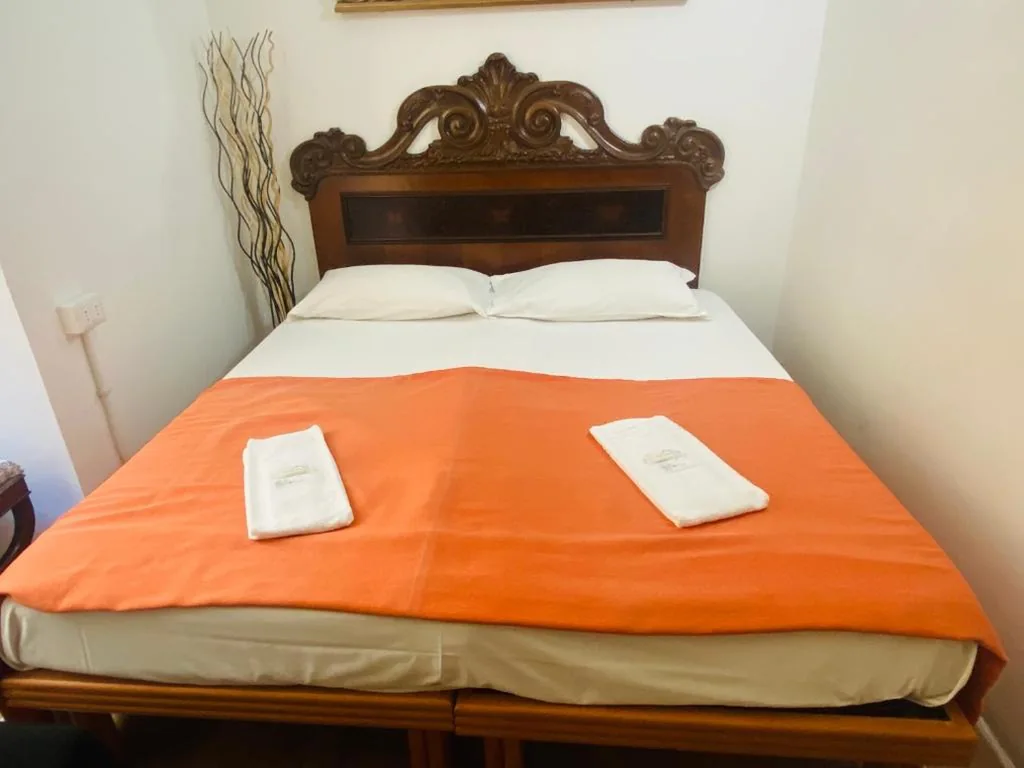 Standard Double Room — Roman Place Affittacamere