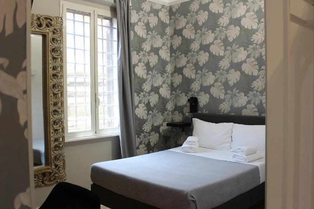 Camera Matrimoniale Standard — Rooms Piramide 1