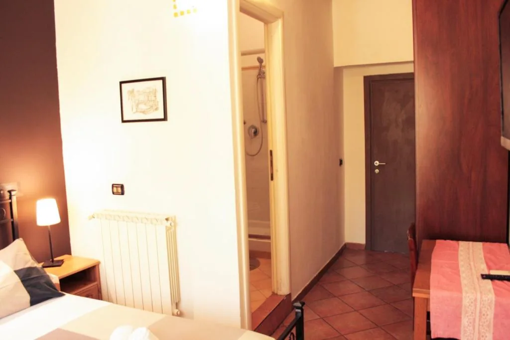 Camera Matrimoniale Standard — Sixtythree guesthouse
