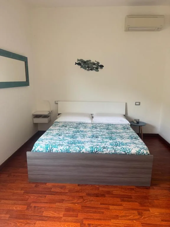 Camera Matrimoniale Standard — Sollevante Guest House