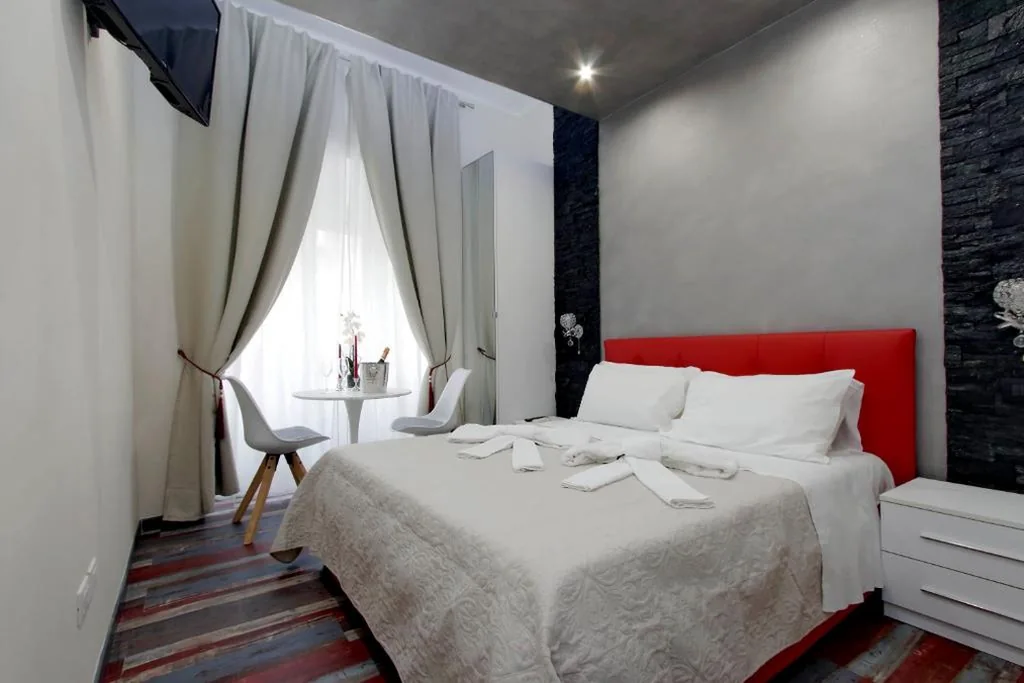 Camera Matrimoniale Standard — Suite Paradise Rome Guest Rooms