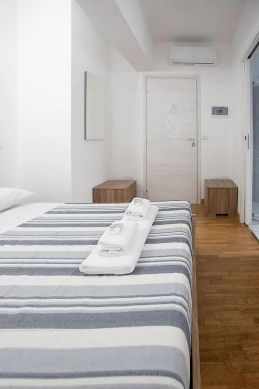 Standard Double Room — VI Domus – Vatican Museum Guest House – Roma