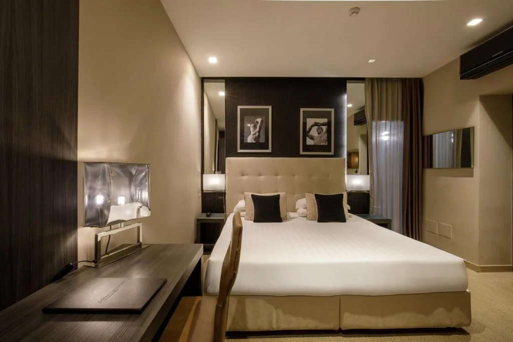 Camera Matrimoniale Standard - Via delle Carrozze 42 — Condotti Boutique Hotel