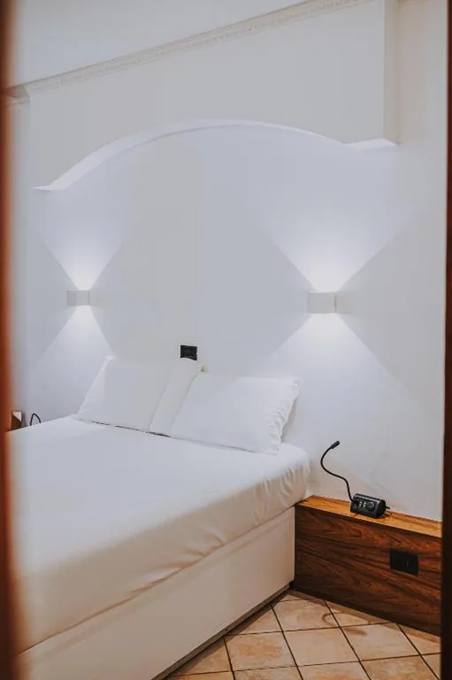 Camera Matrimoniale Superior — Albergo Delle Regioni, Barberini – Fontana di Trevi