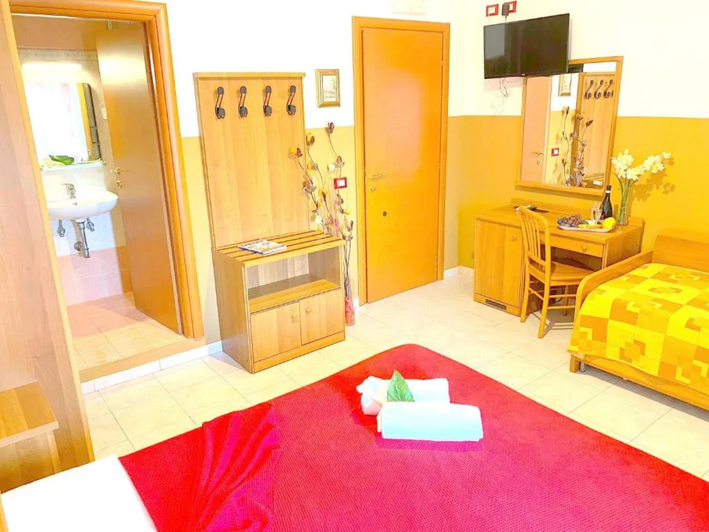 Superior Double Room — Booking Now Rome-Address Via Palestro,56- Breakfast included