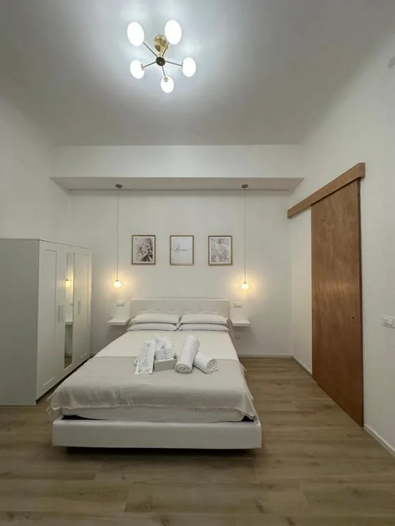 Camera Matrimoniale Superior — Center Rooms La Spezia