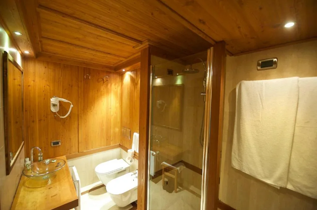 Superior Double Room with Spa Access — Les Neiges D’Antan