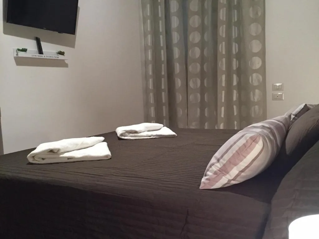 Superior Double Room with Internal Private Bathroom — Dormi a Roma