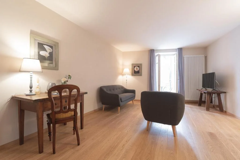 Camera Matrimoniale Superior con Balcone — Antico Borgo B&B Cannobio