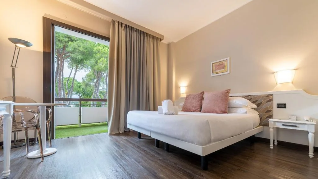 Camera Matrimoniale Superior con Balcone e Accesso Spa — Hotel Salus Terme – Adults Only