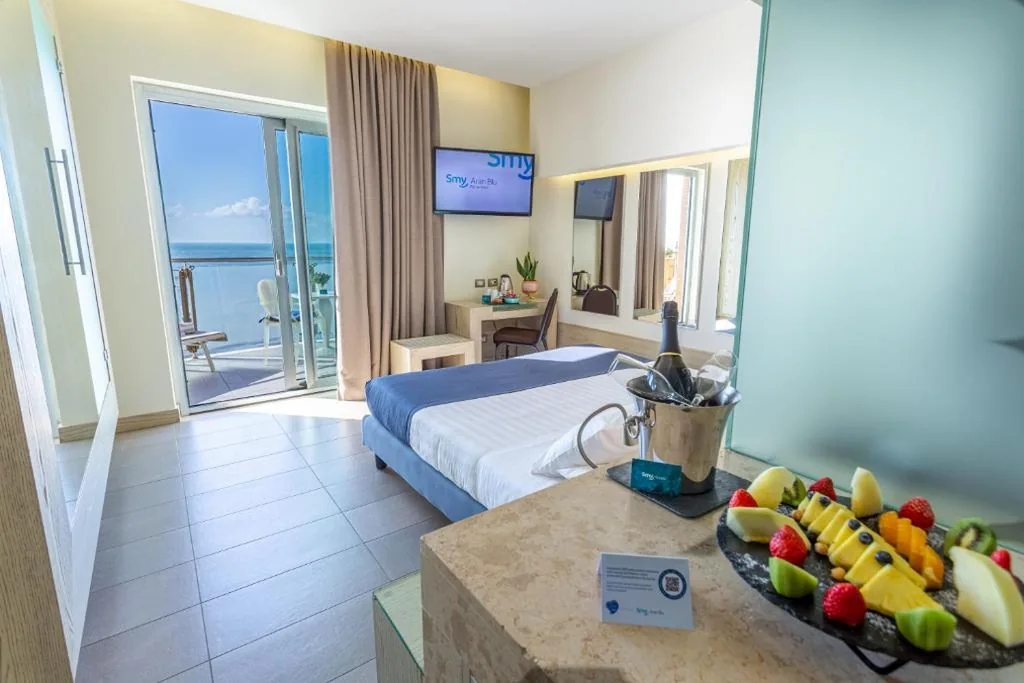 Superior Double Room with Balcony and Sea View — Smy Aran Blu Roma Mare