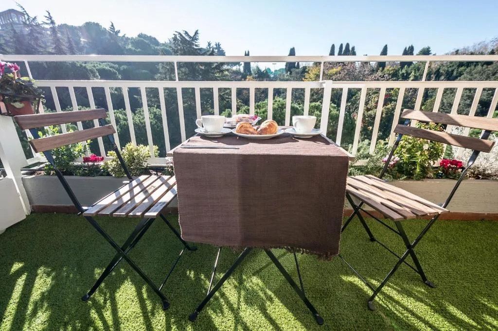 Camera Matrimoniale Superior con Balcone — Happy Holiday in Rome b&b
