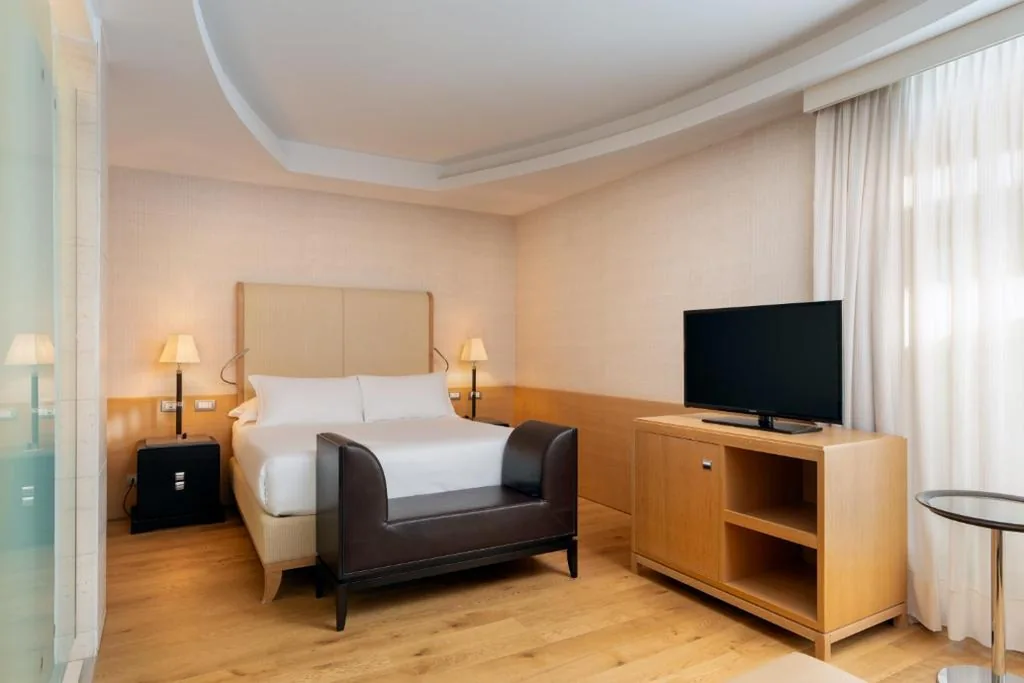 Superior Double Room with Balcony — Precise House Mantegna Roma