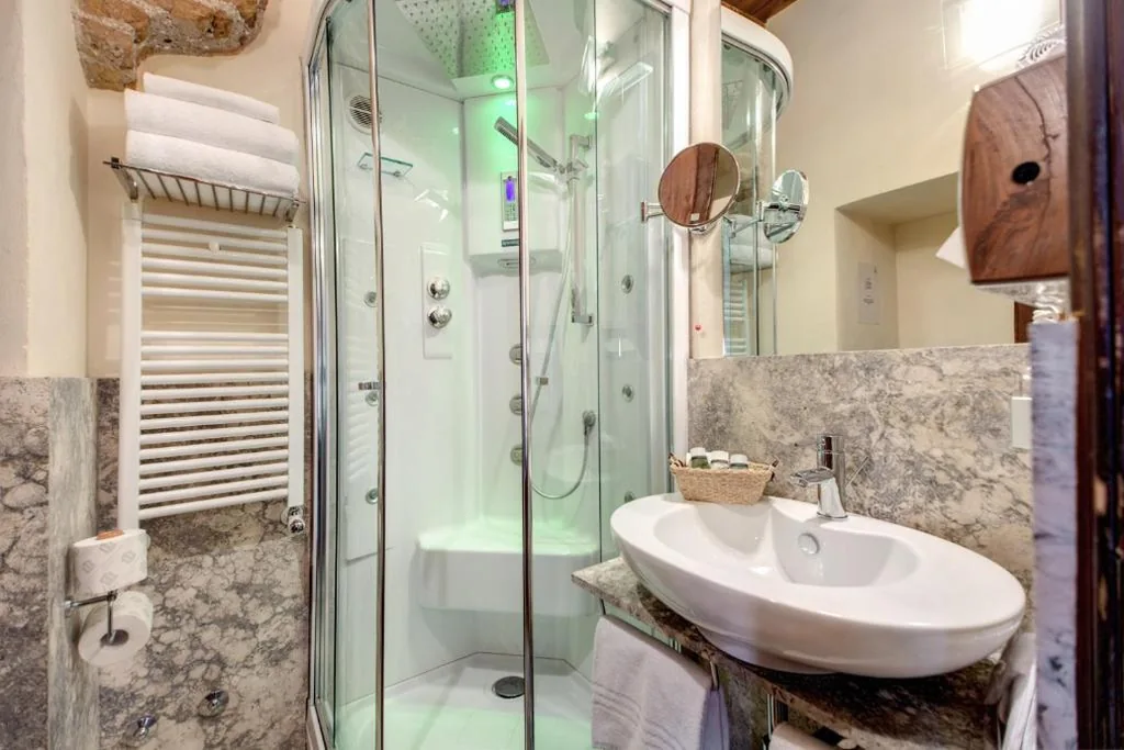 Superior Double Room with Extra Bed — Residenza Torre Colonna