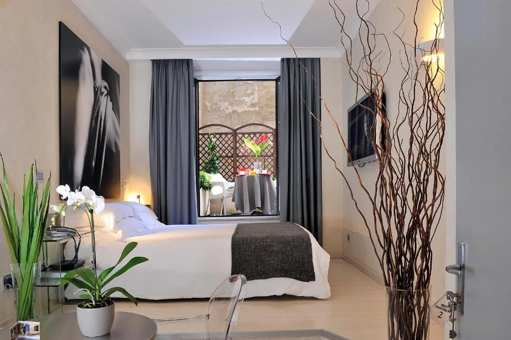 Superior Double Room with Terrace and Courtyard View — B&B Best Pantheon