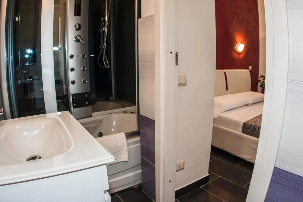 Superior Double Room with Whirlpool Tub — Gio’ Suites