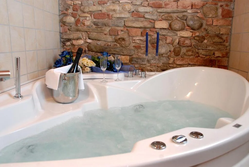 Superior Double Room with Hot Tub — Hotel Le Botti