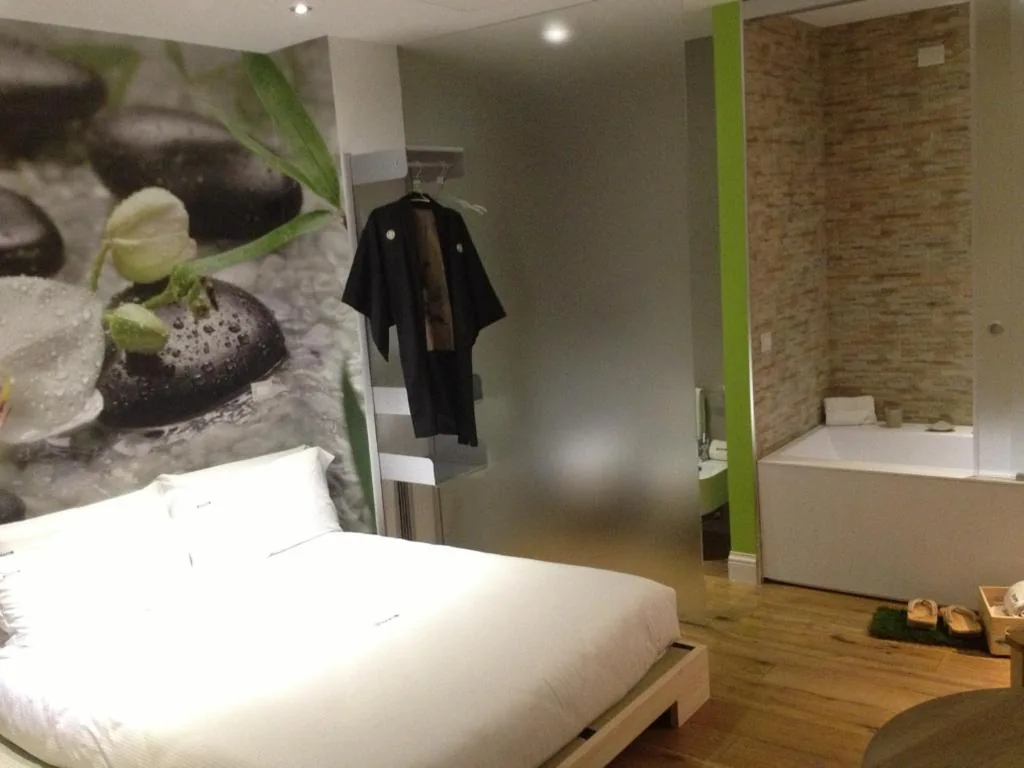 Superior Double Room with Whirlpool Tub — Wrooms Guest House
