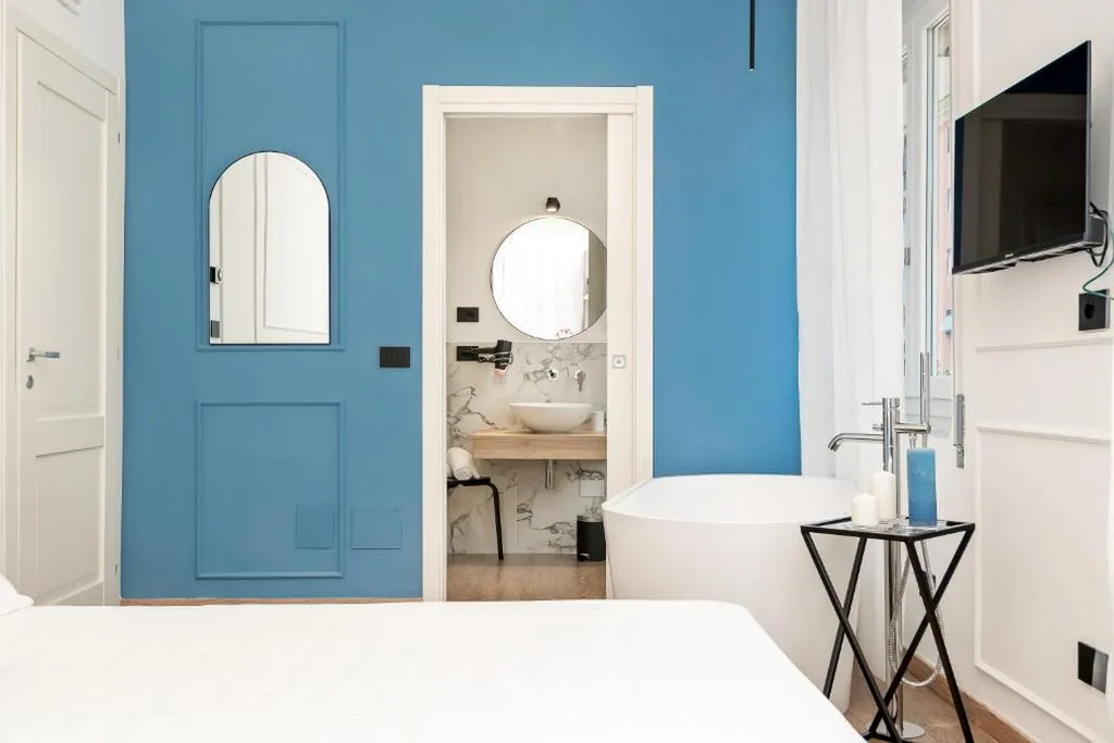 Superior Double Room with Bathtub — Nelli Rooms – Via Veneto