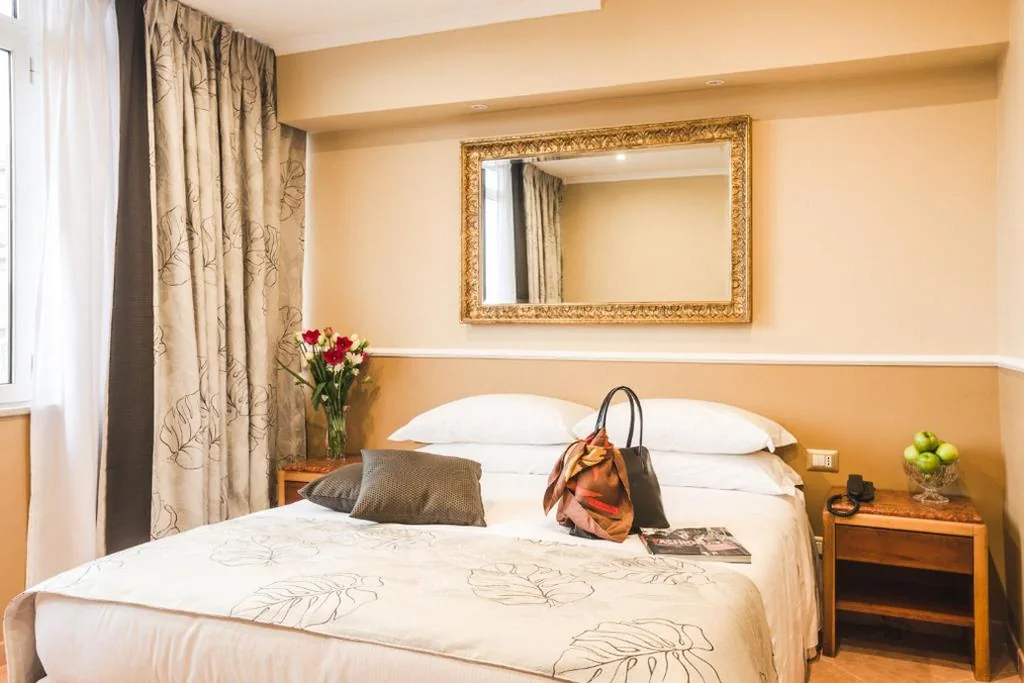 Superior Double Room with City View — Raeli Hotel Archimede