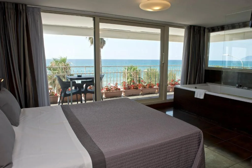 Superior Double Room with Sea View and Whirlpool Bath — Hotel Ristorante Centosedici