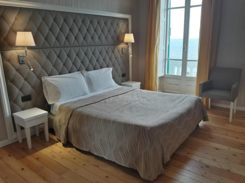Camera Matrimoniale Superior con Vista Mare — Grand Hotel & des Anglais Spa