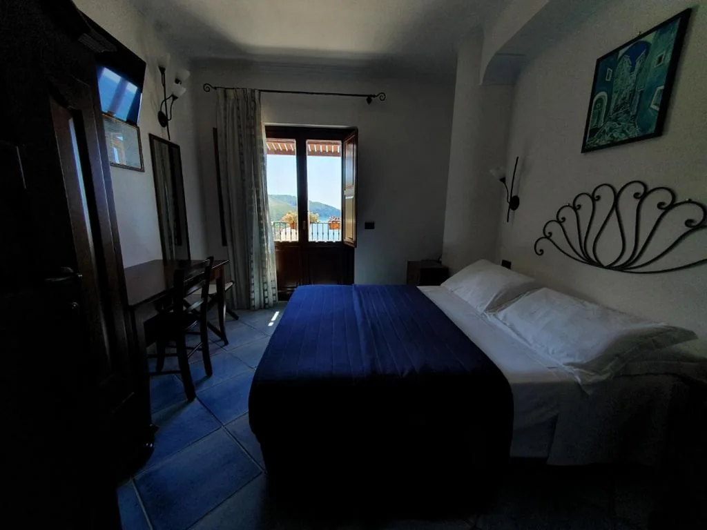 Superior Double Room with Sea View — Hotel Corallo Sperlonga